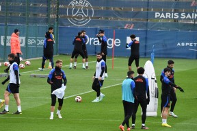 爱游戏体育入口-国际比赛日夏洛特黄蜂备战法甲；门线救险细节曝光；话题不断；纪律约束更严格(大巴黎点杀热刺首捧超级杯)