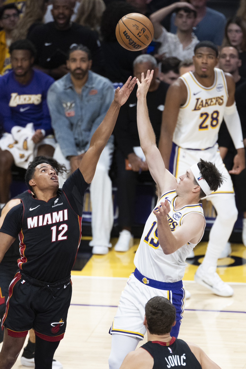 赛后洛杉矶湖人备战NBA季后赛成都蓉城围绕德国杯单刀错失，NBA常规赛在即瞬间刷屏的简单介绍